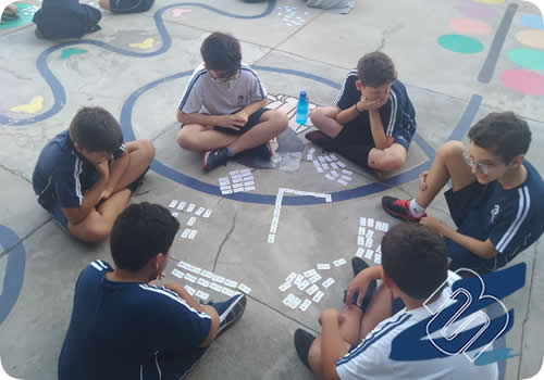 Como jogar um jogo de dominó de multiplicação? 